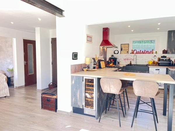 Jolie maison rénovée avec goût, à proximité des commodités