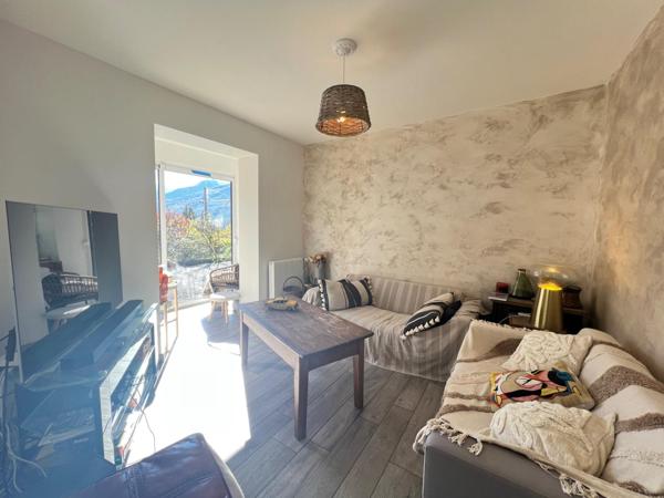 Jolie maison rénovée avec goût, à proximité des commodités