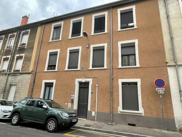 A 5 mn des Gratte-ciel, l’élégance d’un T2 entièrement refait à neuf