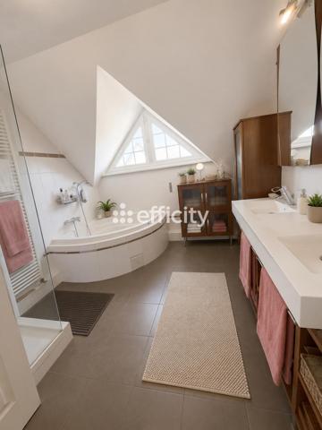 Maison
         5 pièces
        - 158 m² 586 500 € *