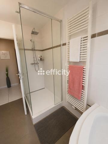 Maison
         5 pièces
        - 158 m² 586 500 € *