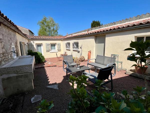 Maison Propriété 10 pièces-Véranda à 500m de Fontenay le Comte