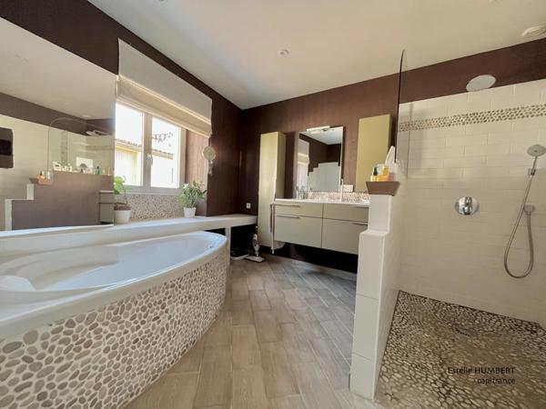 Maison Propriété 10 pièces-Véranda à 500m de Fontenay le Comte