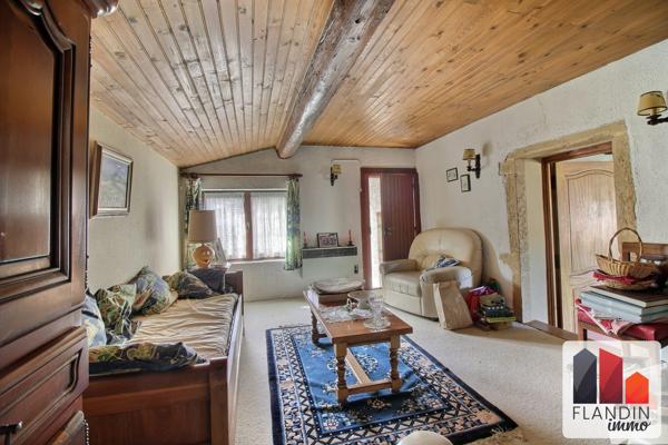 Maison de village avec dépendances – Terrain 850 m² – Fort potentiel – Vernaison limite Charly
