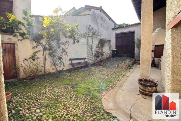 Maison de village avec dépendances – Terrain 850 m² – Fort potentiel – Vernaison limite Charly