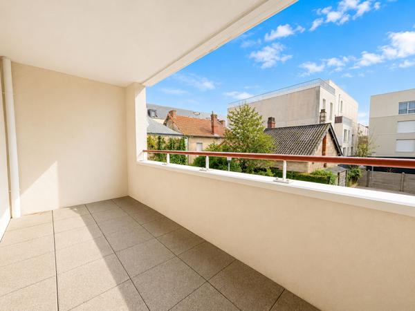Appartement - T3 - SAINT HERBLAIN BOURG - GARAGE + STATIONNEMENT - 1er Etage