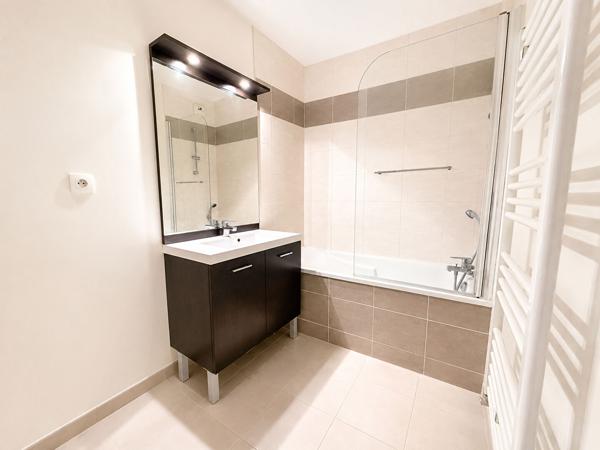 Appartement - T3 - SAINT HERBLAIN BOURG - GARAGE + STATIONNEMENT - 1er Etage