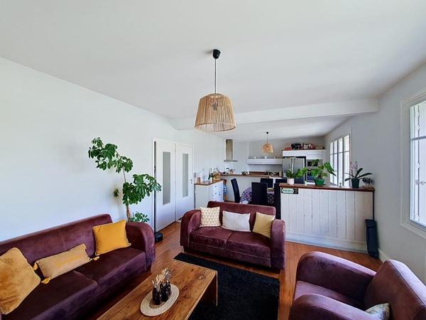 HENNEBONT : Au centre, appartement avec deux chambres et une cave