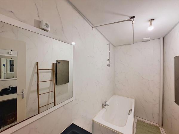 HENNEBONT : Au centre, appartement avec deux chambres et une cave