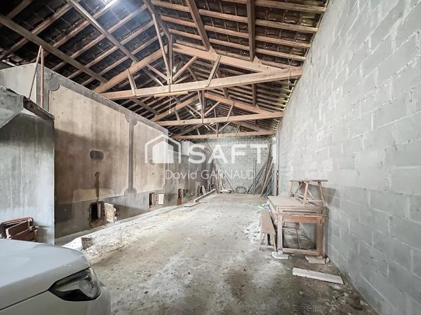 3 Maisons avec garages et nombreuses dépendances