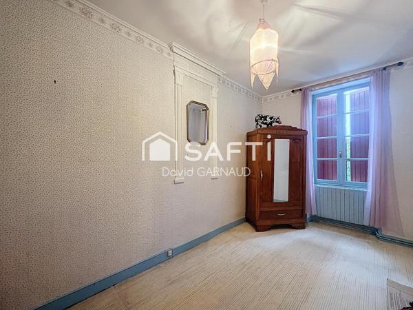 3 Maisons avec garages et nombreuses dépendances