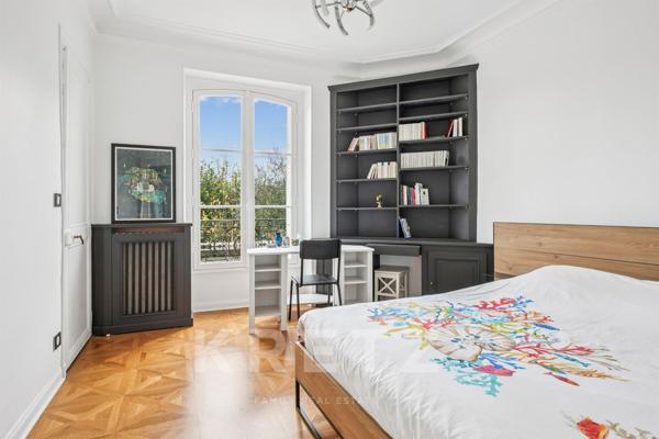 A vendre - Le Vésinet - Demeure 469,83 m² et maison de gardien 66,27 m² sur parc privé de 2 800 m²