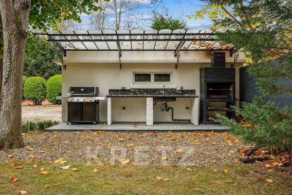 A vendre - Le Vésinet - Demeure 469,83 m² et maison de gardien 66,27 m² sur parc privé de 2 800 m²