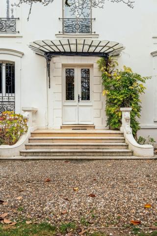 A vendre - Le Vésinet - Demeure 469,83 m² et maison de gardien 66,27 m² sur parc privé de 2 800 m²