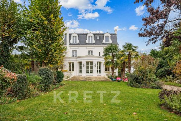 A vendre - Le Vésinet - Demeure 469,83 m² et maison de gardien 66,27 m² sur parc privé de 2 800 m²