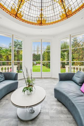 A vendre - Le Vésinet - Demeure 469,83 m² et maison de gardien 66,27 m² sur parc privé de 2 800 m²