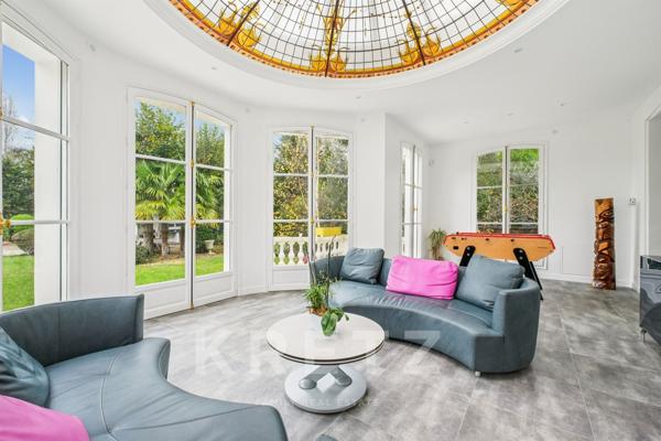 A vendre - Le Vésinet - Demeure 469,83 m² et maison de gardien 66,27 m² sur parc privé de 2 800 m²