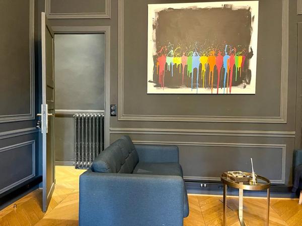 Bureau
         15 pièces
        - 323 m² 1 990 000 € *