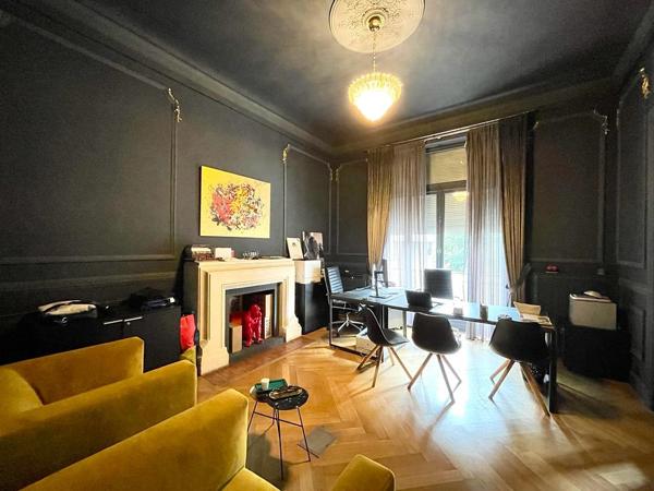 Bureau
         15 pièces
        - 323 m² 1 990 000 € *