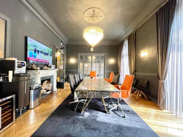 Bureau
         15 pièces
        - 323 m² 1 990 000 € *