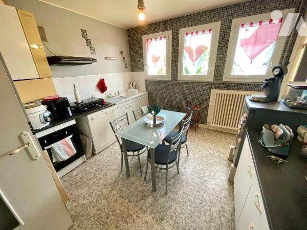 APPARTEMENT LOUE PROCHE DE LA GARE
IDEAL INVESTISSEUR
A VENDRE A RETHEL, à quelques minutes à...