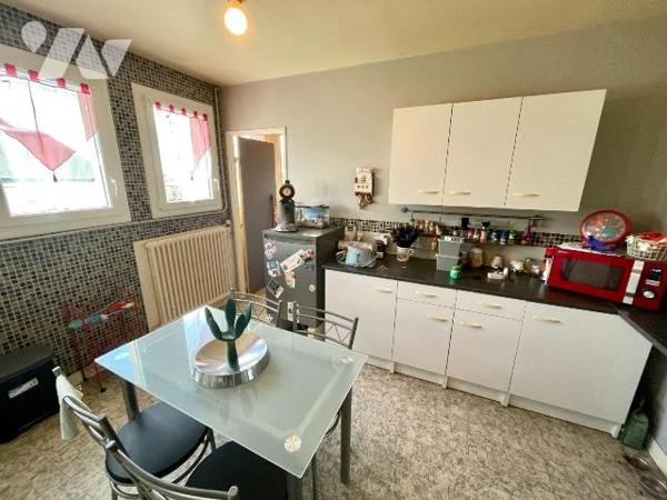 APPARTEMENT LOUE PROCHE DE LA GARE
IDEAL INVESTISSEUR
A VENDRE A RETHEL, à quelques minutes à...