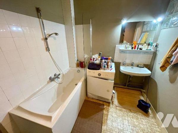 APPARTEMENT LOUE PROCHE DE LA GARE
IDEAL INVESTISSEUR
A VENDRE A RETHEL, à quelques minutes à...