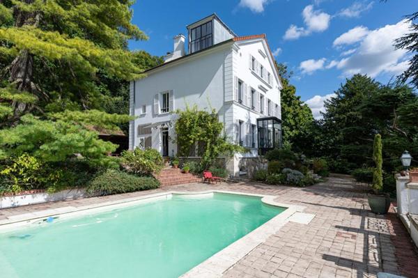 Saint prix - Propriété d'exception - Ancienne demeure d'artiste peintre