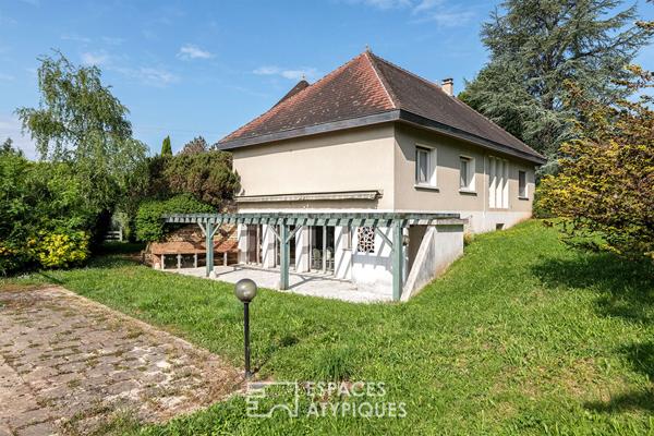 Maison d’architecte des Seventies à deux pas des commodités