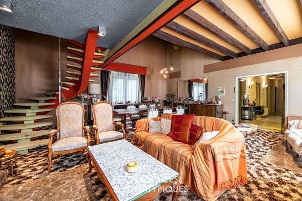 Maison d’architecte des Seventies à deux pas des commodités