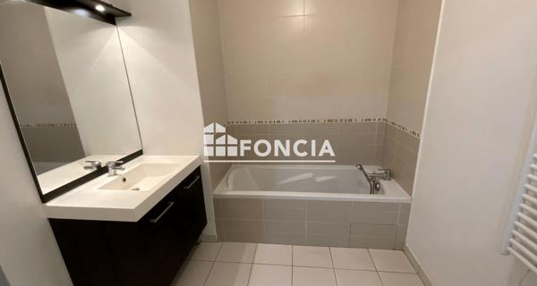 Location Appartement 2 pièces 42.2 m² - Décines-charpieu 69150