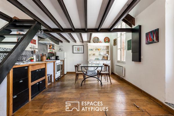 Chartreuse de charme dans le bas de côte pavée