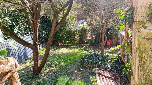 MONTREUIL - PARC MONTREAU- Pavillon à potentiel.