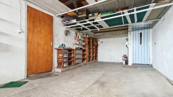 MONTREUIL - PARC MONTREAU- Pavillon à potentiel.