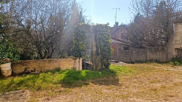 MONTREUIL - PARC MONTREAU- Pavillon à potentiel.