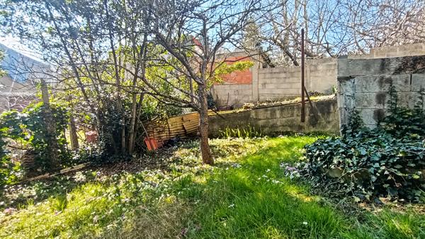 MONTREUIL - PARC MONTREAU- Pavillon à potentiel.