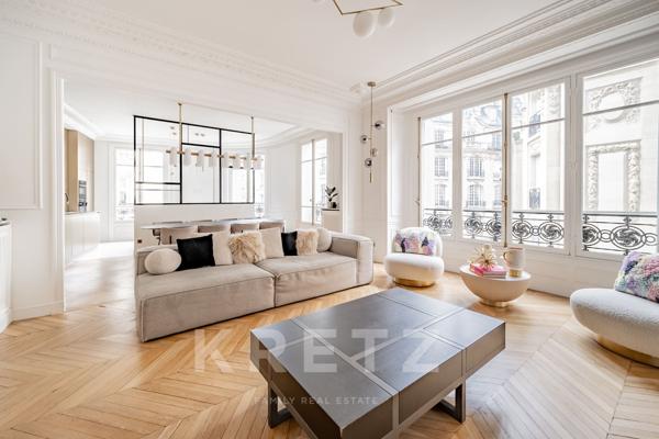 Bel appartement d'angle proche de la rue de Courcelles.