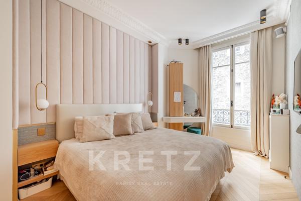 Bel appartement d'angle proche de la rue de Courcelles.