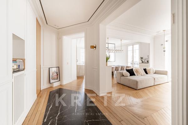 Bel appartement d'angle proche de la rue de Courcelles.