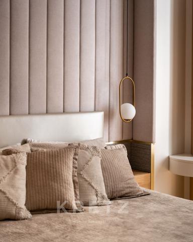 Bel appartement d'angle proche de la rue de Courcelles.