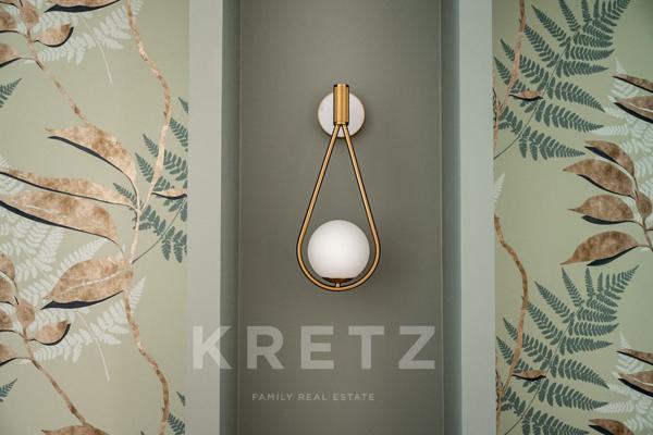 Bel appartement d'angle proche de la rue de Courcelles.