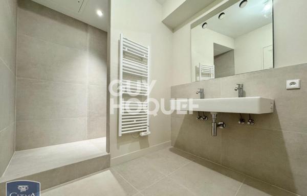 Appartement T3 entièrement refait avec balcon - secteur terreaux