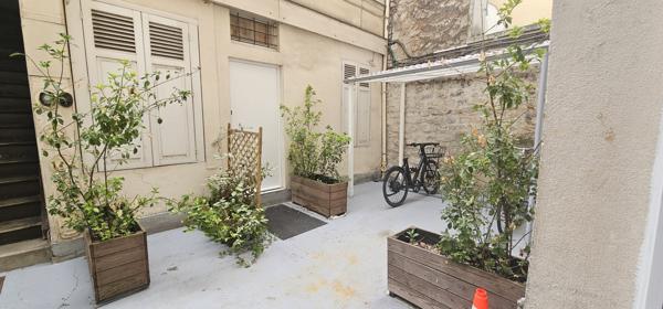 Appartement
         1 pièce
        - 28 m² 266 000 € *