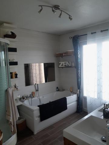 MAISON RENOVEE CLASSEE C  4 CHAMBRES VERANDA POMPE A CHALEUR