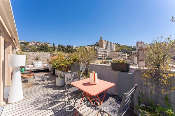 Dernier étage – Marseille 7ème – Vue Mer et Notre Dame de la Garde