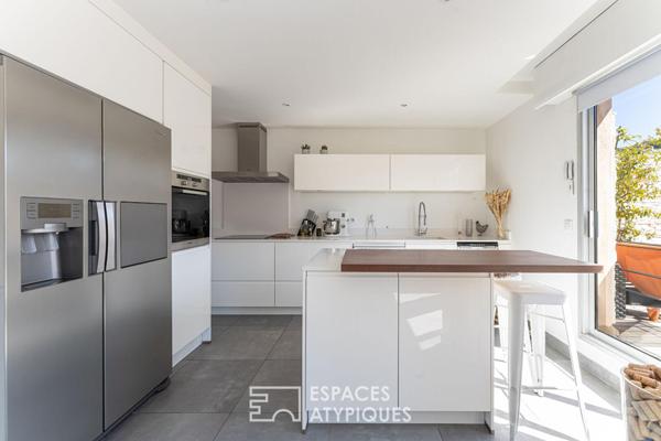 Dernier étage – Marseille 7ème – Vue Mer et Notre Dame de la Garde