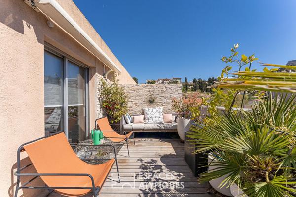 Dernier étage – Marseille 7ème – Vue Mer et Notre Dame de la Garde