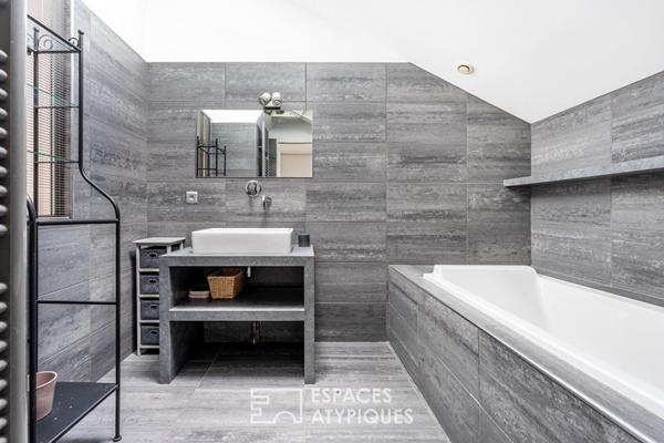 Loft de caractère avec terrasses et piscine dans une ancienne usine