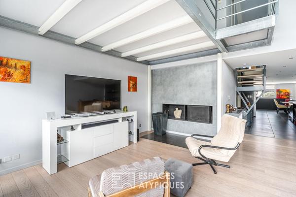 Loft de caractère avec terrasses et piscine dans une ancienne usine