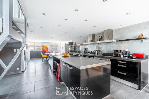 Loft de caractère avec terrasses et piscine dans une ancienne usine